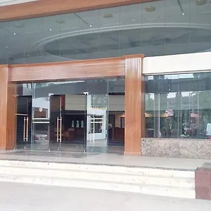 Seasons Of International Airport Отель